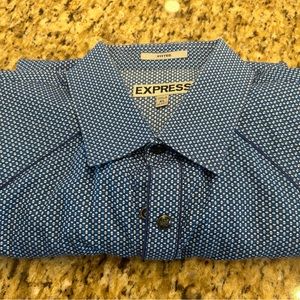 Men’s fitted shirt